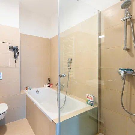 Designer Modern By Buda Castle With Stunning Matthias Church View Apartament Budapesta