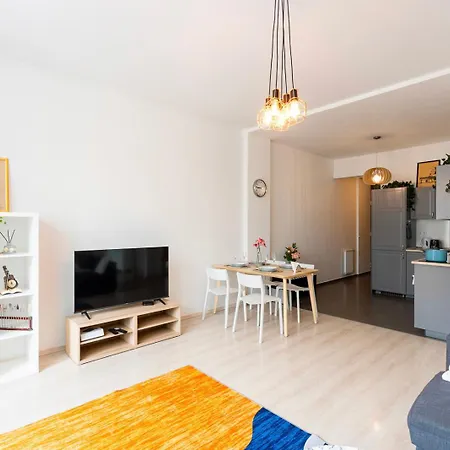 Designer Modern By Buda Castle With Stunning Matthias Church View * Budapesta